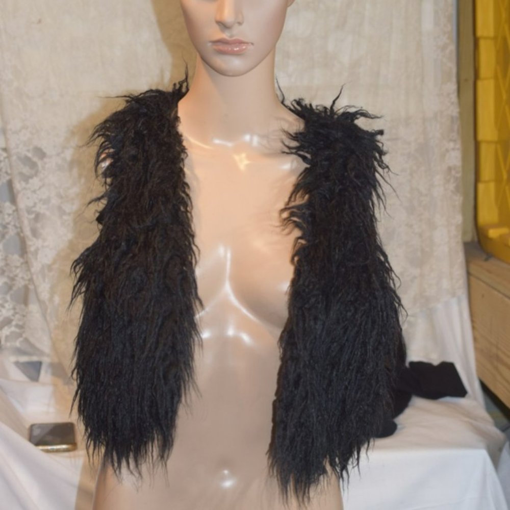 Wonderful Never Worn Kensie  Black Vest  Faux Fur